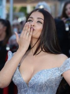 cropped-aishwarya-rai-cleavage-c541.jpg