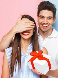 cropped-top-10-gift-ideas-to-impress-your-girlfriend.jpg