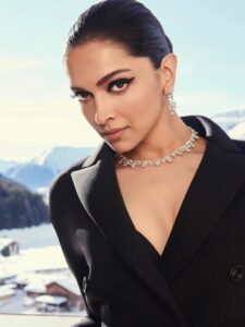 cropped-8-times-Deepika-Padukone-aced-her-minimal-and-maximal-makeup-looks-.jpg