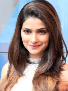cropped-Cast_of_Bol_Bachchan_interview_at_Mehboob_studio_04_Prachi_Desai.jpg