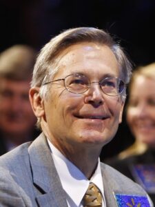 cropped-Jim_Walton_attends_shareholders_meeting.jpg