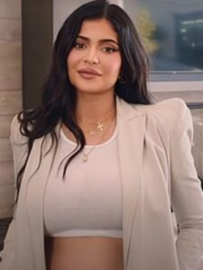 cropped-Kylie_Jenner_in_2021.jpg